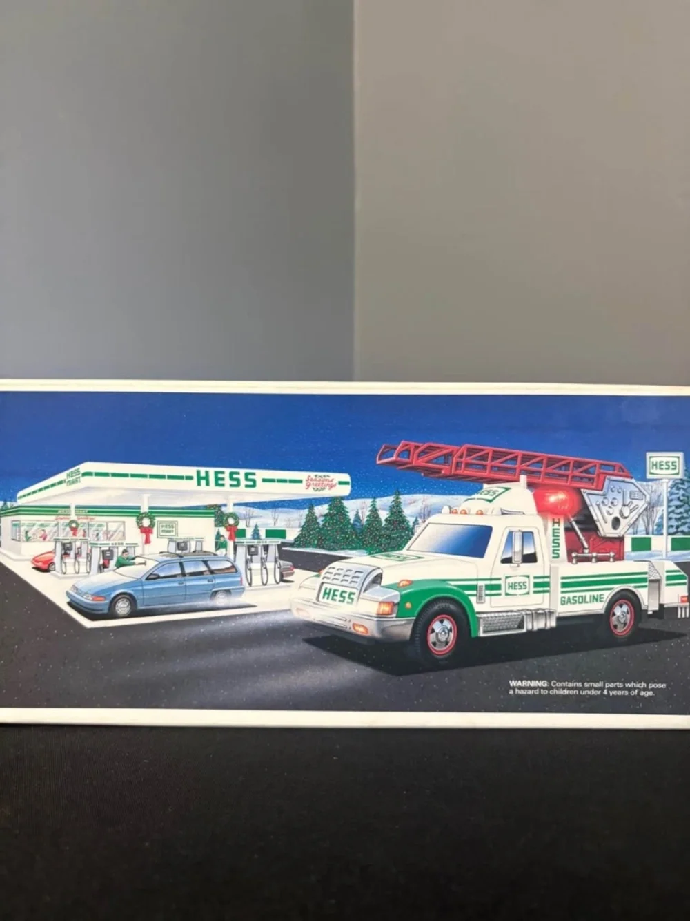 Hess 1994 Gas & Oil Advertising Truck in Box - White Green Red